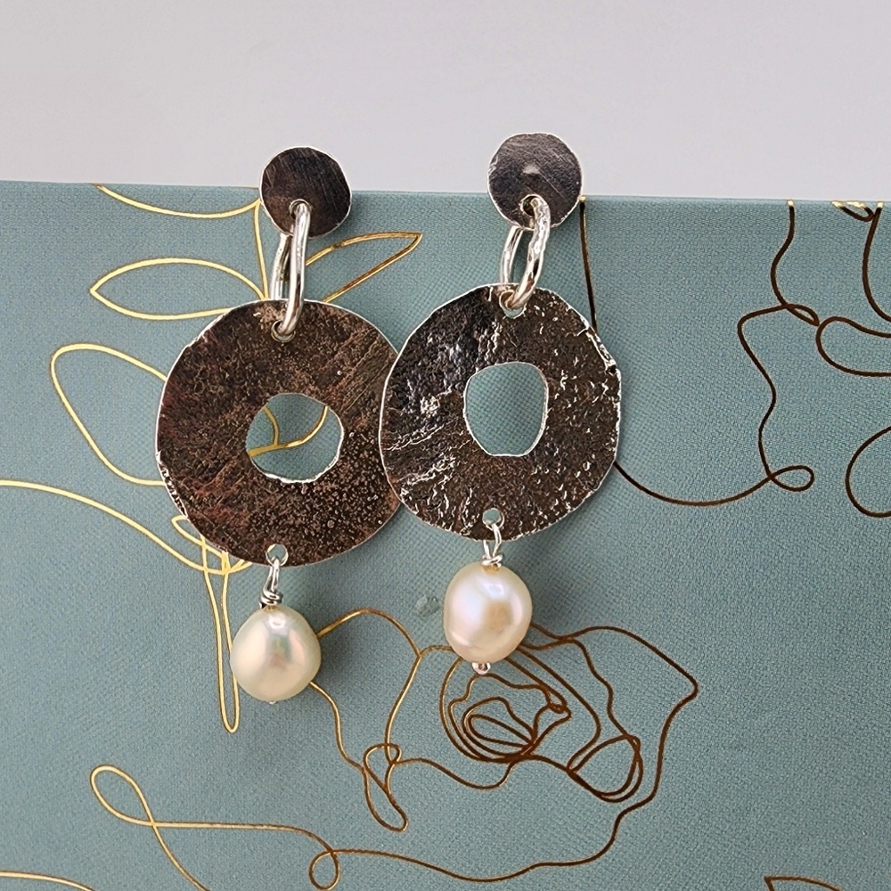 PEARL STERLING SILVER EARRINGS HANDMADE IN RECYCLE METAL POST & BUTTERFLY BACK - Picture 5 of 6